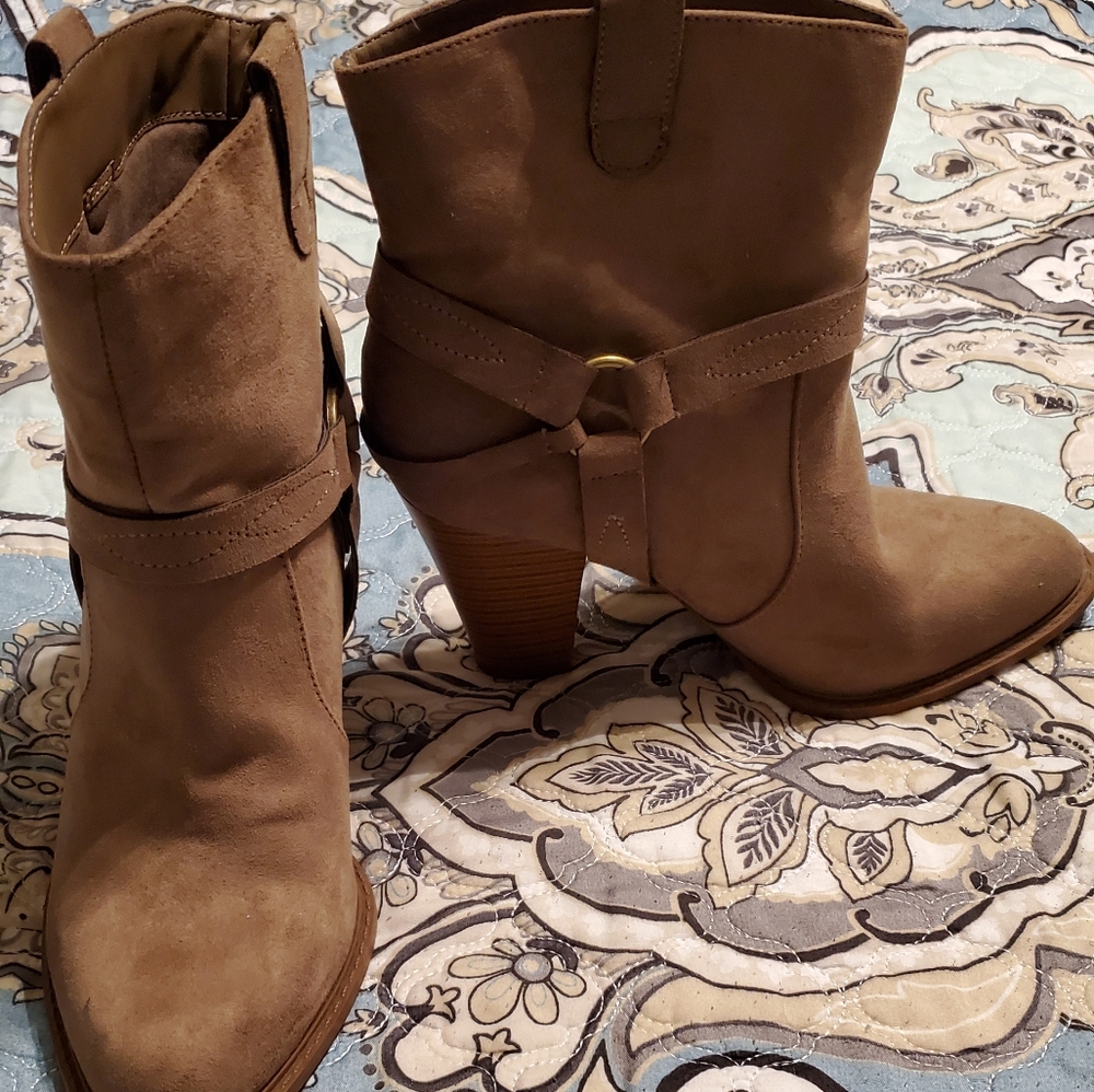 Raney heeled bootie